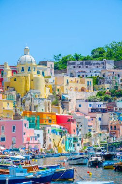İtalyan Adası procida onun renkli marina, küçük dar sokakları ve hep birlikte turistlerin Napoli - napoli her yıl kalabalığından çekmek birçok plajlar.
