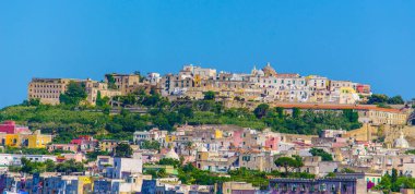 İtalyan Adası procida onun renkli marina, küçük dar sokakları ve hep birlikte turistlerin Napoli - napoli her yıl kalabalığından çekmek birçok plajlar.