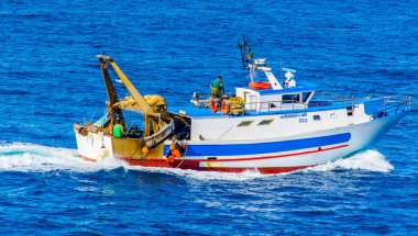 İtalyan Adası procida onun renkli marina, küçük dar sokakları ve hep birlikte turistlerin Napoli - napoli her yıl kalabalığından çekmek birçok plajlar.