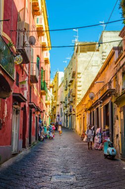 İtalyan Adası procida onun renkli marina, küçük dar sokakları ve hep birlikte turistlerin Napoli - napoli her yıl kalabalığından çekmek birçok plajlar.