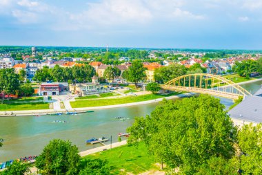 Macar kenti Gyor 'da raba nehrinin birleşiminin havadan görüntüsü.