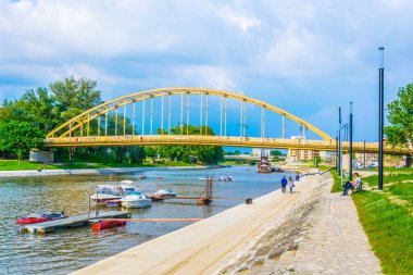 Macar şehrin Gyor Raba Nehri'nin kıyısında