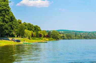 Macaristan 'da Visegrad ile Esztergom arasındaki virajdaki Tuna Nehri manzarası