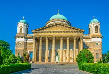Ünlü Esztergom bazilikasının ön görünümü, Macaristan