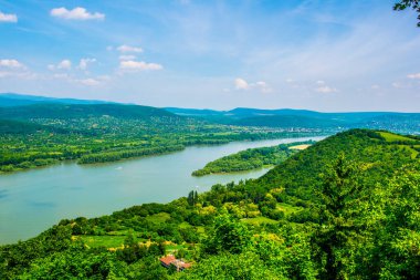Tuna kıvrımı Macaristan 'daki Višegrad kalesinden görülüyor