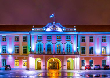 Toompea kalesinin gece manzarası, Tallinn, Estonya