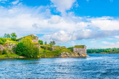 Suomenlinna takımadaları Finlandiya 'da askeri üs olarak hizmet vermektedir ve şimdi unesco dünya mirası listesinde yer almaktadır..