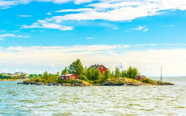 Finlandiya 'da Helsinki Körfezi' nde küçük bir ada manzarası