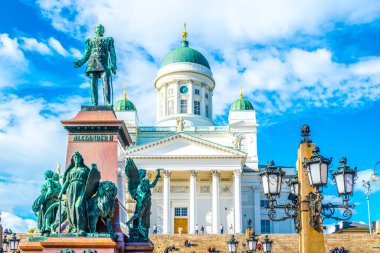 Finlandiya, Helsinki 'deki Senaatintori Senato Meydanı' nda II. Alexander Heykeli