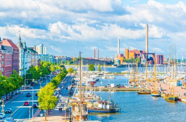 Helsinki, Finlandiya 'nın Kruununhaka bölgesinde bir marina manzarası