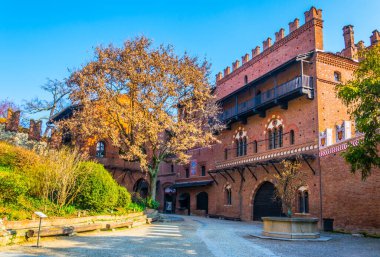 İtalyan Torino 'sunda Borgo Ortaçağ Kalesi manzarası