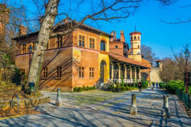 İtalyan Torino 'sunda Borgo Ortaçağ Kalesi manzarası