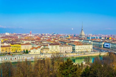 Ulusal Sinema Müzesi 'nin köstebek Antonio Elliana kulesi tarafından yönetilen Torino' nun hava manzarası.