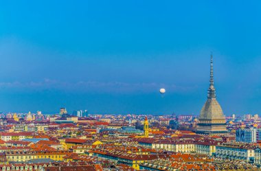 Ulusal Sinema Müzesi 'nin köstebek Antonio Elliana kulesi tarafından yönetilen Torino' nun hava manzarası.