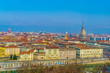 Ulusal Sinema Müzesi 'nin köstebek Antonio Elliana kulesi tarafından yönetilen Torino' nun hava manzarası.