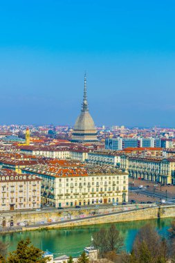Ulusal Sinema Müzesi 'nin köstebek Antonio Elliana kulesi tarafından yönetilen Torino' nun hava manzarası.