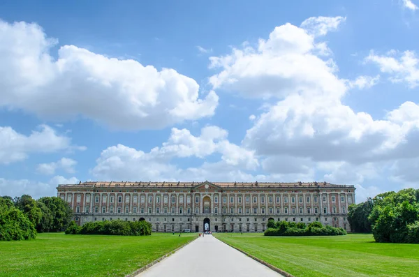 1 Haziran 2014 'te Caserta' daki Palazzo Reale. 18. yüzyılda Avrupa 'da inşa edilen en büyük saraydı..