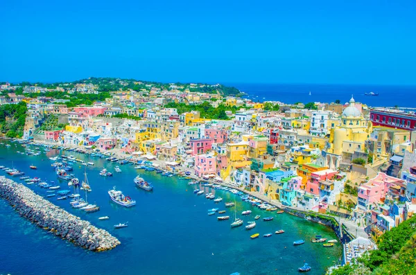 İtalyan Adası procida onun renkli marina, küçük dar sokakları ve hep birlikte turistlerin Napoli - napoli her yıl kalabalığından çekmek birçok plajlar.