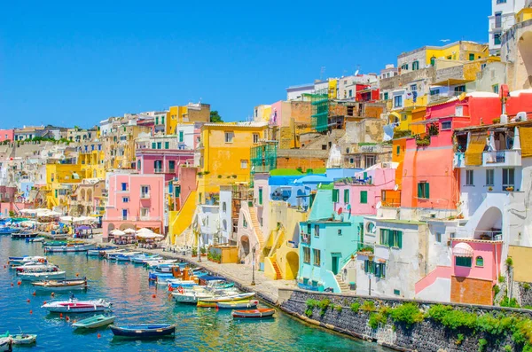 İtalyan Adası procida onun renkli marina, küçük dar sokakları ve hep birlikte turistlerin Napoli - napoli her yıl kalabalığından çekmek birçok plajlar.