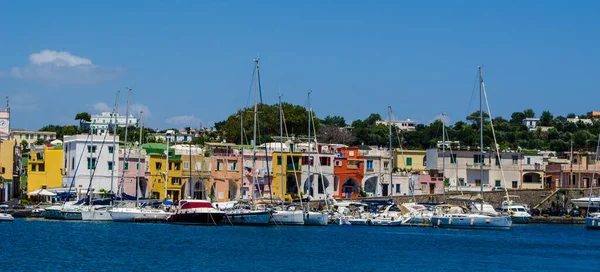 Die Italienische Inselprocida Ist Berühmt Für Ihren Farbenfrohen Yachthafen Die — Stockfoto