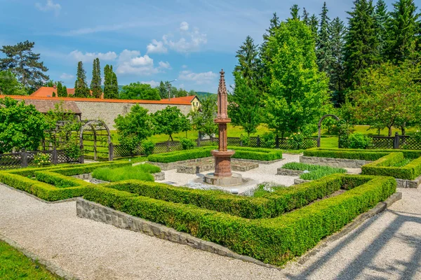 Macaristan, Visegrad 'daki kraliyet sarayının bahçesi.