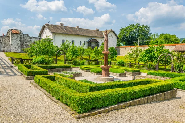 Κήπος Του Βασιλικού Παλατιού Στο Βίσεγκραντ Ουγγαρία — Φωτογραφία Αρχείου