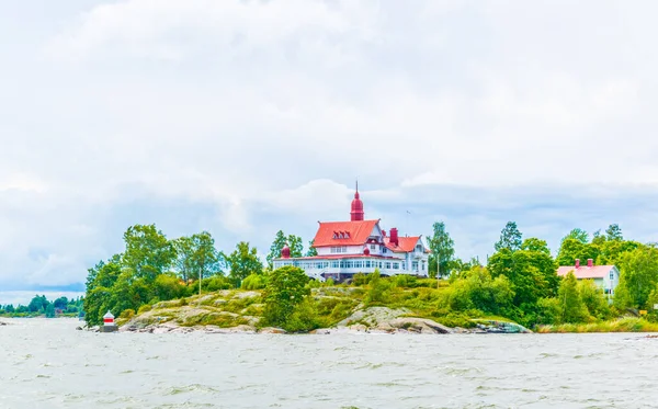 Finlandiya 'da Helsinki Körfezi' nde küçük bir ada manzarası