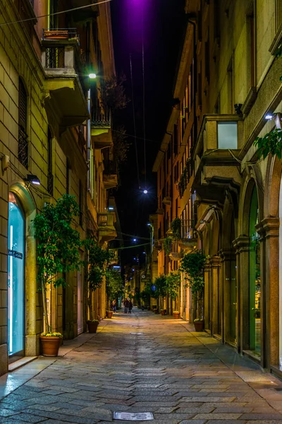 Night View Illuminated Narrow Street Center Milano Italy —  Fotos de Stock