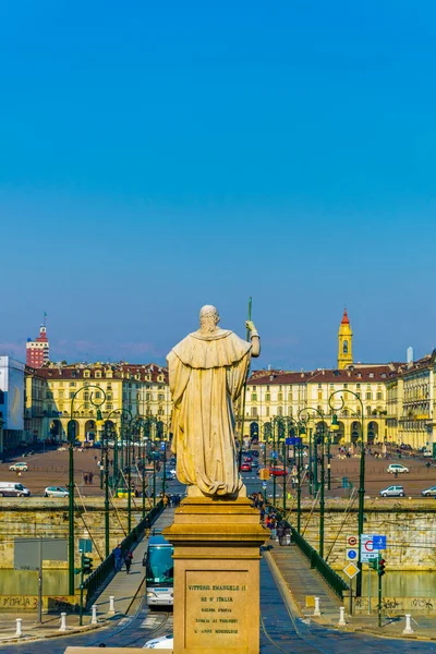 Statue King Vittorio Emanuele Overlooking Piazza Vittorio Veneto Italian City — Stock fotografie