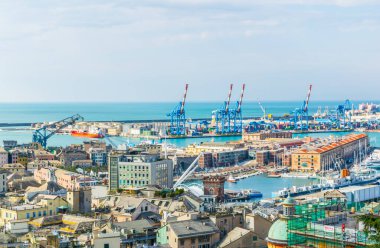 İtalyan şehri Genoa 'nın havadan görünüşü