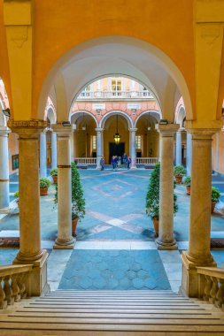 Strada Nuova 'nın saraylarından birinin avlusunda. Cenova, İtalya' daki Doria Tursi Sarayı.