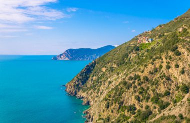 İtalya 'daki Cinque Terre Ulusal Parkı' nın kıyı şeridi manzarası.