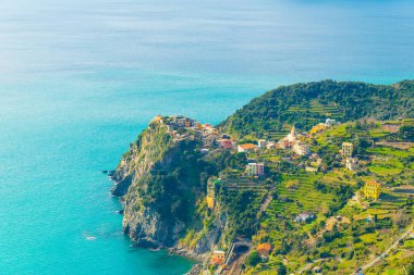 İtalya 'nın ünlü Cinque Terre bölgesinin bir parçası olan Mırniglia köyünün havadan görünüşü.