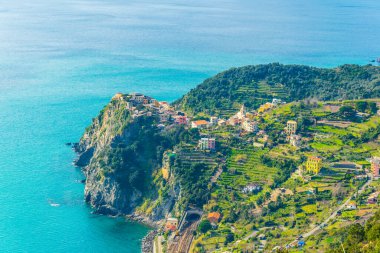 İtalya 'nın ünlü Cinque Terre bölgesinin bir parçası olan Mırniglia köyünün havadan görünüşü.
