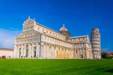 pisa ve mucizeler meydanında leaning tower katedral