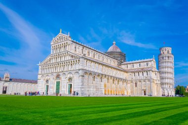 pisa ve mucizeler meydanında leaning tower katedral