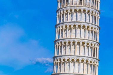 İtalya 'daki eğimli Pisa kulesinin manzarası