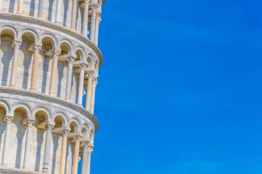 İtalya 'daki eğimli Pisa kulesinin manzarası