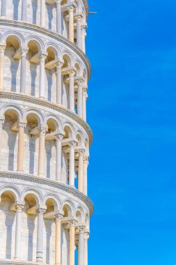 İtalya 'daki eğimli Pisa kulesinin manzarası