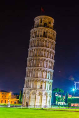 Night view of the leaning tower of Pisa in Italy