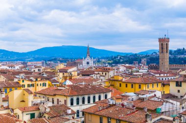 İtalya 'nın Floransa kentindeki Bazilika di Santa Croce ve Palazzo Vecchio' nun havadan görünüşü
