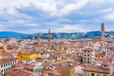 İtalya 'nın Floransa kentindeki Bazilika di Santa Croce ve Palazzo Vecchio' nun havadan görünüşü