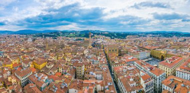 İtalya 'nın panoramatik manzarası Floransa meydanı della repubblica, bazilika di santa croce, palazzo vecchio ve palazzo Pitti de dahil olmak üzere.