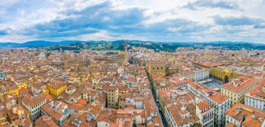İtalya 'nın panoramatik manzarası Floransa meydanı della repubblica, bazilika di santa croce, palazzo vecchio ve palazzo Pitti de dahil olmak üzere.