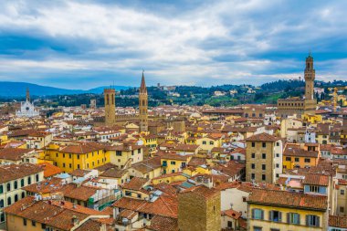 İtalya 'nın Floransa kentindeki Bazilika di Santa Croce ve Palazzo Vecchio' nun havadan görünüşü