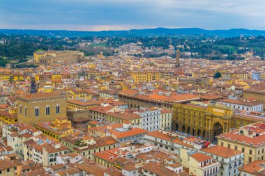İtalya 'nın Floransa kentindeki Piazza della repubblica ve Palazzo Pitti' nin hava manzarası