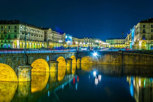 Nattutsikt Över Ponte Vittorio Emanuele Bro Över Floden Med Stadsbilden — Stockfoto