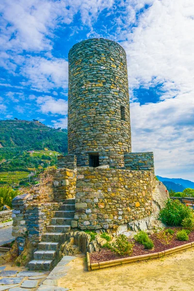 Vernazza Köyü Cinque Terre, İtalya 'daki Doria Kalesi' nin manzarası..