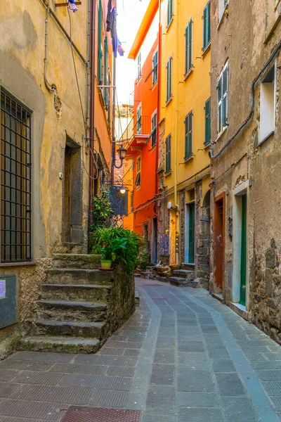View Narrow Street Waiting Tourists Come Corniglia Cinque Terre Italy —  Fotos de Stock