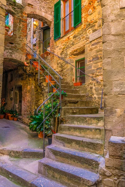 View Narrow Street Waiting Tourists Come Corniglia Cinque Terre Italy — Stock Fotó